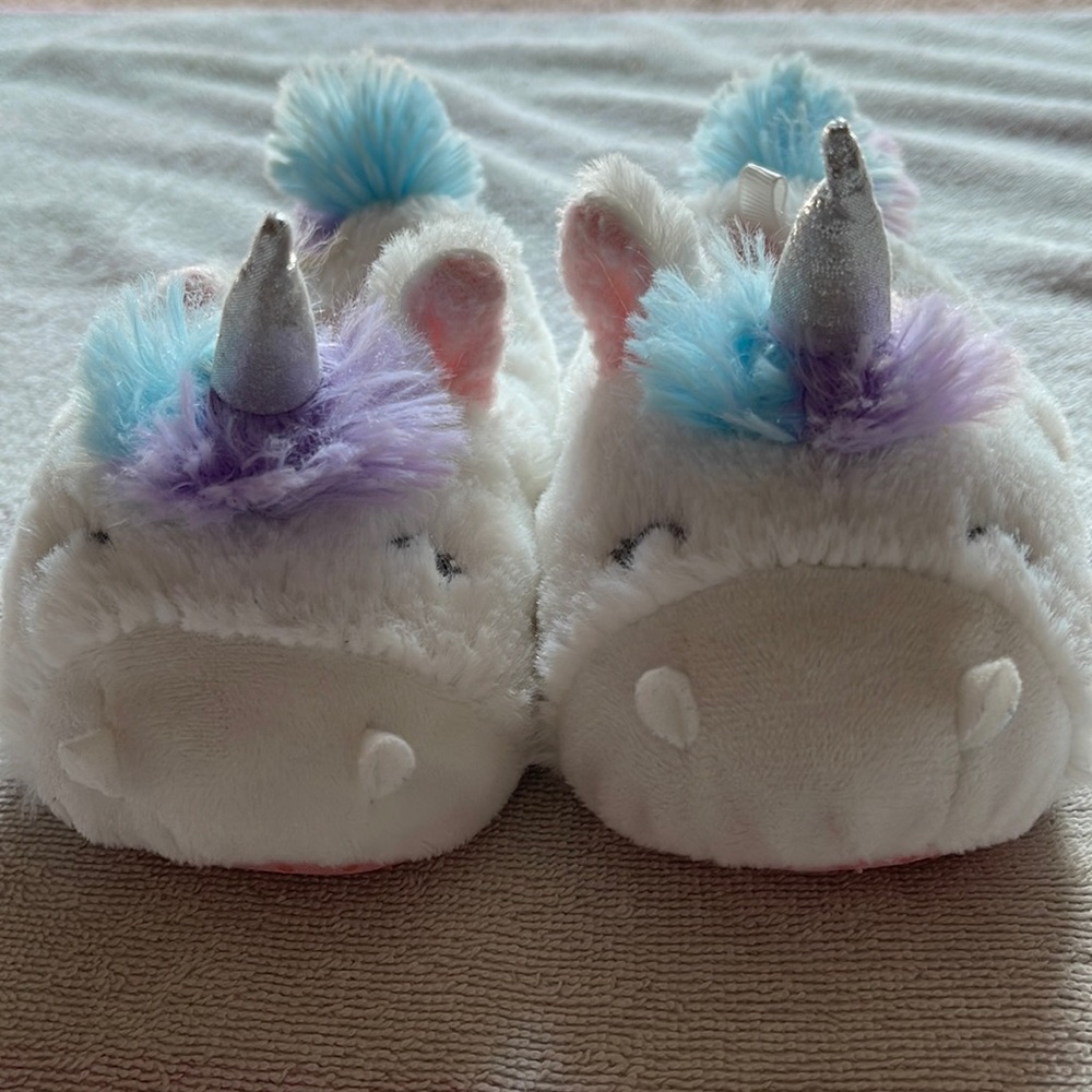 Carter’s unicorn 🦄 slippers